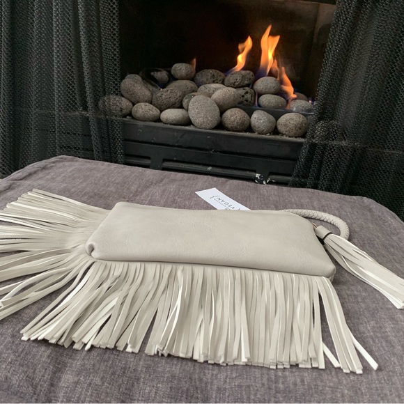 🆕NWT Calin Collection Light Grey Vegan Leather Wristlet with Fringes - Picture 3 of 4